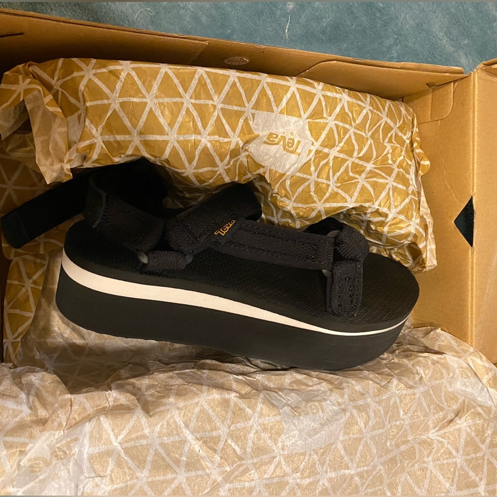 Brand new Teva women’s size 8 sandal, velcro straps for adjustment. All black